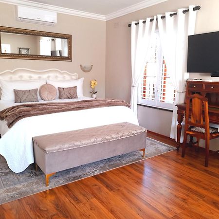 Meerendal Cottage-Affordable Luxury-Private Garden With Pool & Hot Tub Kaapstad Buitenkant foto