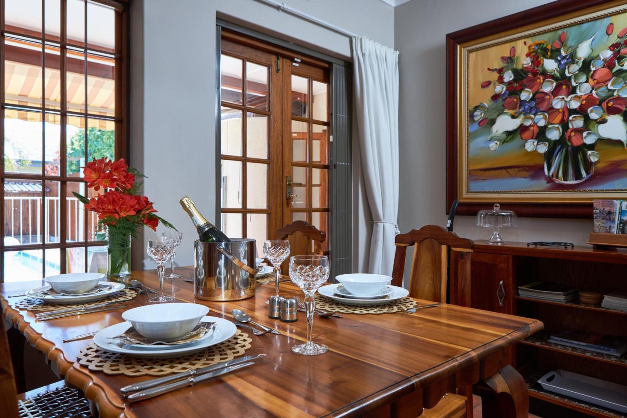 Meerendal Cottage-Affordable Luxury-Private Garden With Pool & Hot Tub Kaapstad Buitenkant foto
