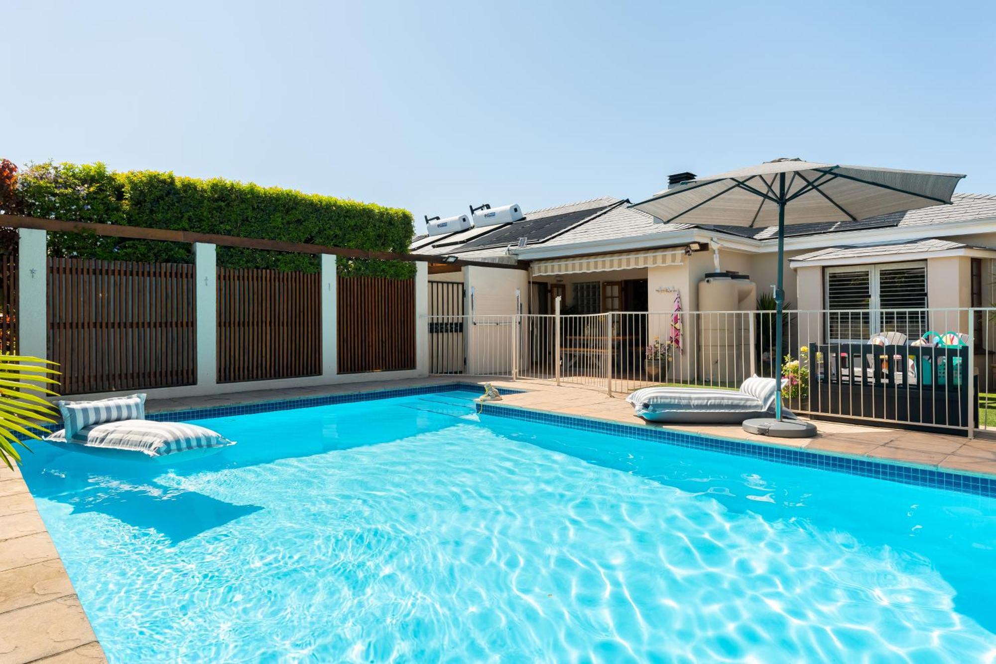 Meerendal Cottage-Affordable Luxury-Private Garden With Pool & Hot Tub Kaapstad Buitenkant foto