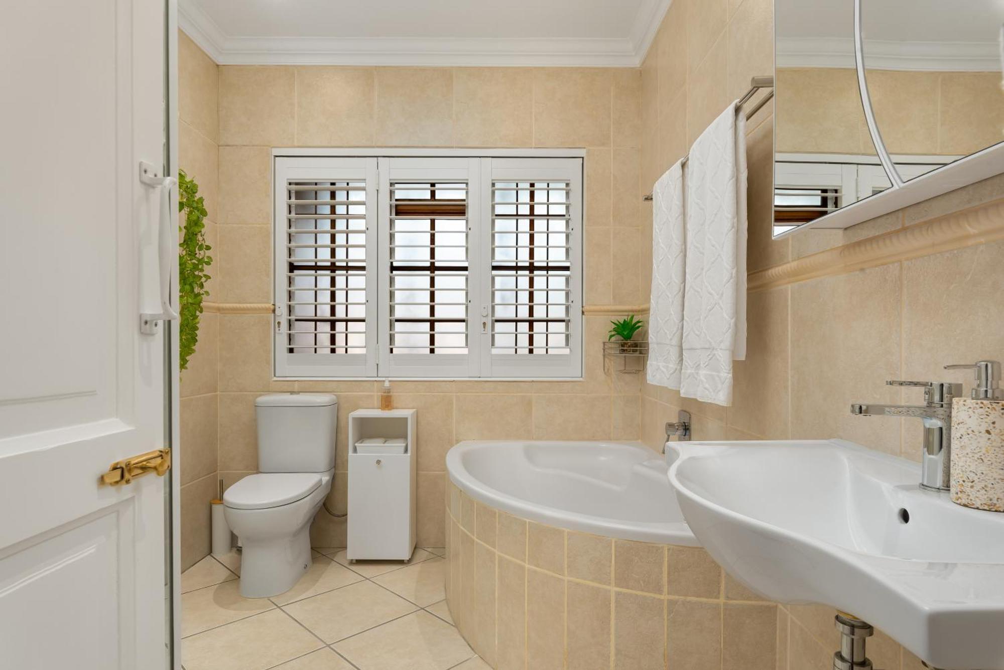 Meerendal Cottage-Affordable Luxury-Private Garden With Pool & Hot Tub Kaapstad Buitenkant foto
