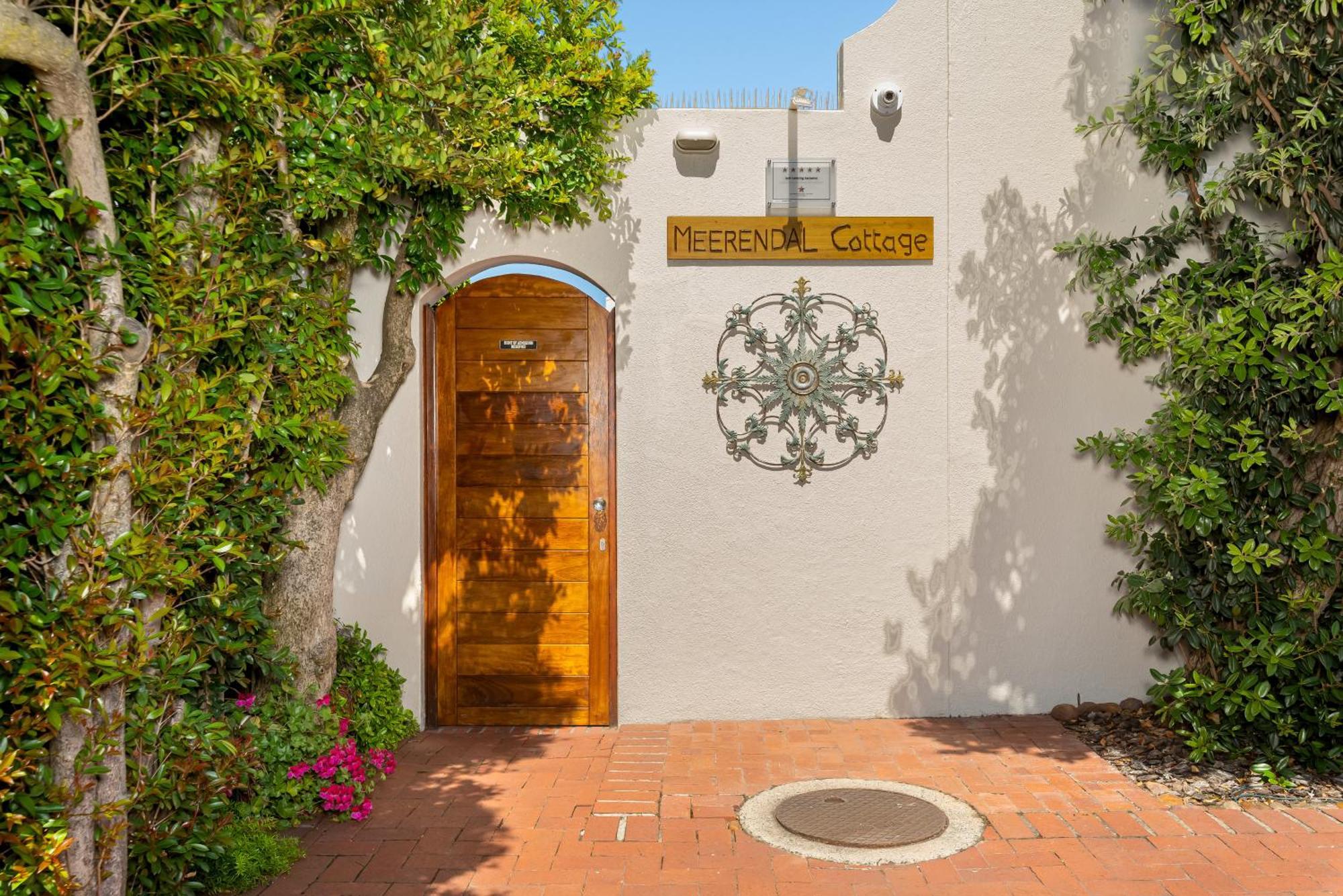 Meerendal Cottage-Affordable Luxury-Private Garden With Pool & Hot Tub Kaapstad Buitenkant foto